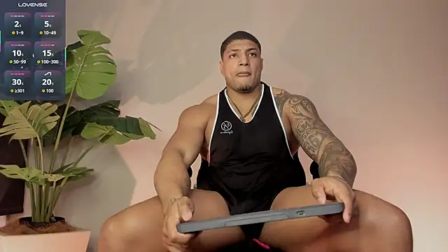 Snapshot of chrizmacgregor chatting on 10/24/25, 12:19 chrizmacgregor online show from 10/24/25, 12:19