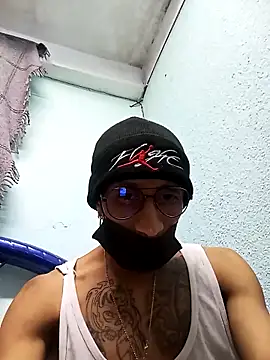 Snapshot of Crazygrillo69 chatting on 12/20/25, 10:22 Crazygrillo69 online show from 12/20/25, 10:22