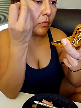 Snapshot of sw33th3art chatting on 09/26/25, 05:28 sw33th3art online show from 09/26/25, 05:28