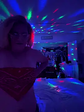 Snapshot of blondefun3818 chatting on 09/18/25, 02:13 blondefun3818 online show from 09/18/25, 02:13