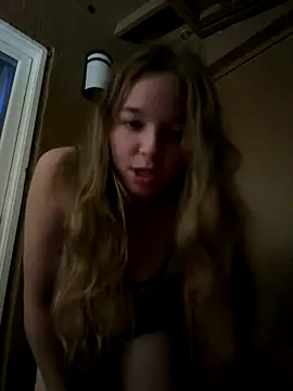 Snapshot of blondefun3818 chatting on 10/20/25, 02:45 blondefun3818 online show from 10/20/25, 02:45