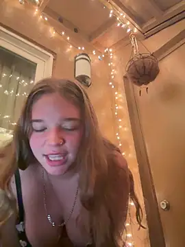 Snapshot of blondefun3818 chatting on 10/28/25, 03:21 blondefun3818 online show from 10/28/25, 03:21