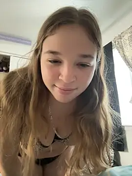 Snapshot of blondefun3818 chatting on 11/05/25, 05:13 blondefun3818 online show from 11/05/25, 05:13