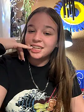 Snapshot of blondefun3818 chatting on 11/18/25, 01:22 blondefun3818 online show from 11/18/25, 01:22