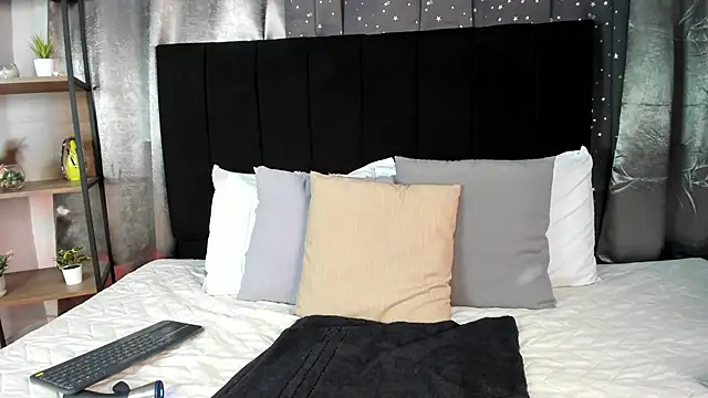 Lenapaul  online show from 11/14/25, 04:22