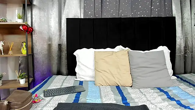 Lenapaul  online show from 12/14/25, 04:51