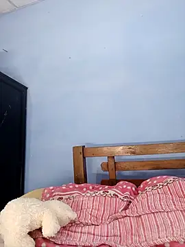 Snapshot of little_onixx chatting on 10/24/25, 01:51 little onixx online show from 10/24/25, 01:51