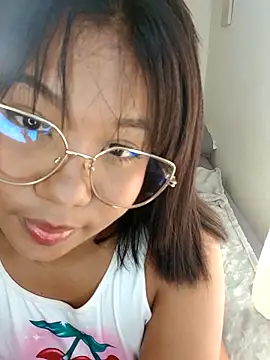 Snapshot of little_onixx chatting on 12/20/25, 01:40 little onixx online show from 12/20/25, 01:40