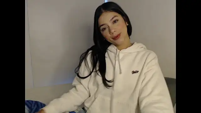 Snapshot of Mia_fire666 chatting on 12/15/25, 01:26 Mia fire666 online show from 12/15/25, 01:26