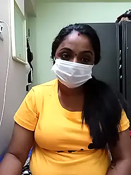 Snapshot of queendivya chatting on 09/25/25, 10:35 queendivya online show from 09/25/25, 10:35