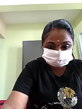 Snapshot of queendivya chatting on 09/30/25, 03:22 queendivya online show from 09/30/25, 03:22