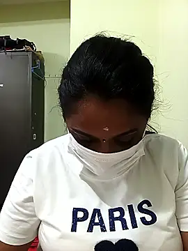 Snapshot of queendivya chatting on 10/02/25, 02:02 queendivya online show from 10/02/25, 02:02