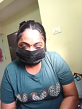 Snapshot of queendivya chatting on 10/07/25, 10:34 queendivya online show from 10/07/25, 10:34