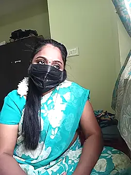 Snapshot of queendivya chatting on 10/10/25, 03:27 queendivya online show from 10/10/25, 03:27