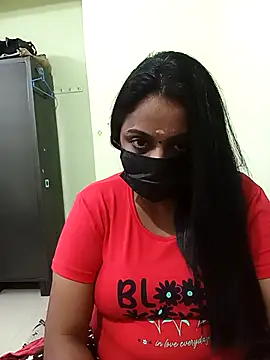 Snapshot of queendivya chatting on 10/18/25, 02:18 queendivya online show from 10/18/25, 02:18