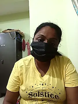 Snapshot of queendivya chatting on 11/22/25, 10:20 queendivya online show from 11/22/25, 10:20