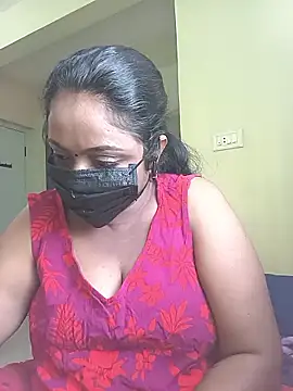 Snapshot of queendivya chatting on 12/14/25, 03:45 queendivya online show from 12/14/25, 03:45