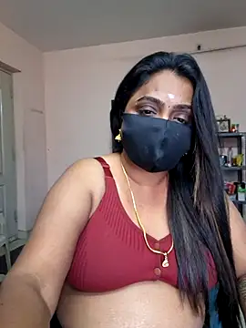 Snapshot of queendivya chatting on 07/18/26, 01:43 queendivya online show from 07/18/26, 01:43