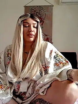 Snapshot of mariabloom9 chatting on 12/04/25, 09:29 mariabloom9 online show from 12/04/25, 09:29