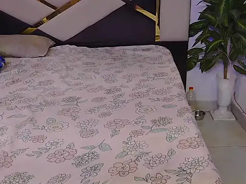 Lovelyy-couple online show from 11/01/25, 06:15