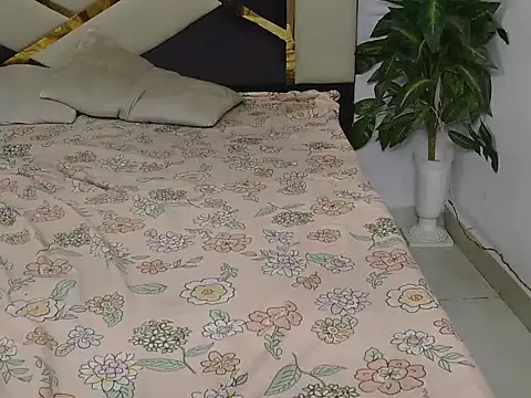 Lovelyy-couple online show from 11/13/25, 12:15