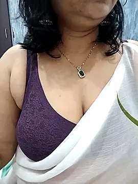 divya-jannu online show from 10/22/25, 06:07