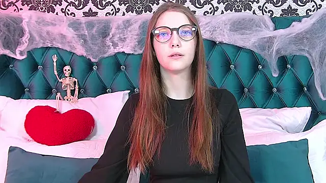 EllenBush online show from 10/27/25, 05:06