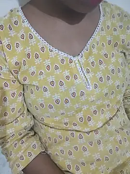 Snapshot of Disha-_00 chatting on 09/29/25, 04:23 Disha- 00 online show from 09/29/25, 04:23