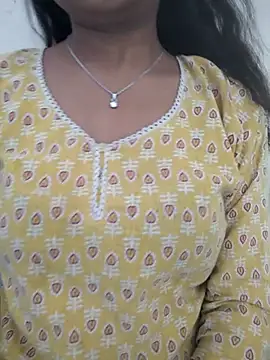 Snapshot of Disha-_00 chatting on 10/23/25, 04:12 Disha- 00 online show from 10/23/25, 04:12