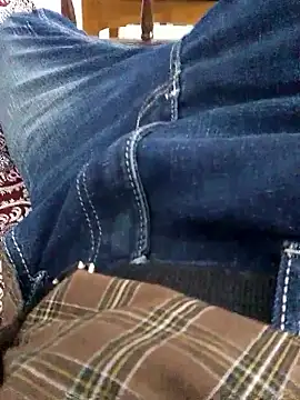 Snapshot of crish09 chatting on 10/29/25, 12:40 crish09 online show from 10/29/25, 12:40