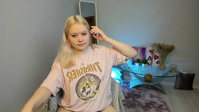 Snapshot of RoseThomas_ chatting on 09/28/25, 05:35 RoseThomas  online show from 09/28/25, 05:35