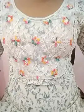 pari rani7 online show from 10/18/25, 03:53