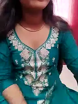 Snapshot of pari_rani7 chatting on 03/16/26, 04:07 pari rani7 online show from 03/16/26, 04:07