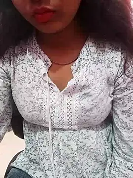 Snapshot of pari_rani7 chatting on 03/17/26, 03:33 pari rani7 online show from 03/17/26, 03:33