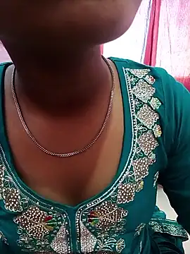 Snapshot of pari_rani7 chatting on 03/22/26, 03:43 pari rani7 online show from 03/22/26, 03:43