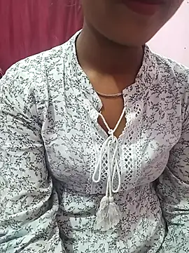 Snapshot of pari_rani7 chatting on 03/23/26, 03:21 pari rani7 online show from 03/23/26, 03:21