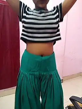Snapshot of pari_rani7 chatting on 03/26/26, 04:07 pari rani7 online show from 03/26/26, 04:07