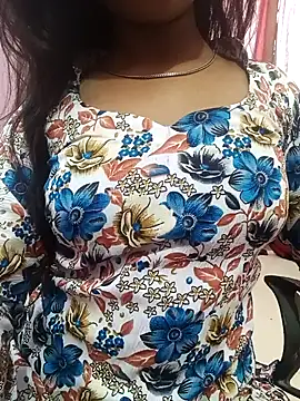 Snapshot of pari_rani7 chatting on 03/27/26, 03:23 pari rani7 online show from 03/27/26, 03:23