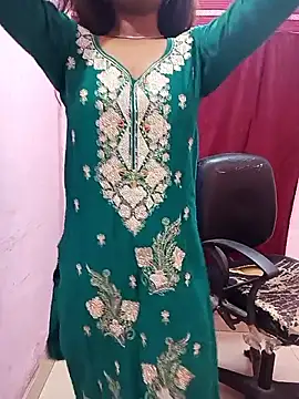 Snapshot of pari_rani7 chatting on 03/29/26, 03:39 pari rani7 online show from 03/29/26, 03:39