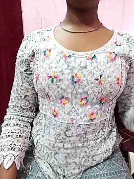 Snapshot of pari_rani7 chatting on 04/04/26, 04:22 pari rani7 online show from 04/04/26, 04:22