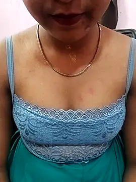 Snapshot of pari_rani7 chatting on 04/07/26, 04:35 pari rani7 online show from 04/07/26, 04:35