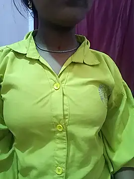 Snapshot of pari_rani7 chatting on 04/08/26, 05:29 pari rani7 online show from 04/08/26, 05:29