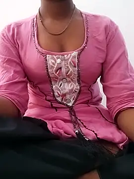 Snapshot of pari_rani7 chatting on 05/26/26, 04:19 pari rani7 online show from 05/26/26, 04:19