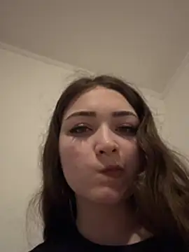 Snapshot of EllaClarke chatting on 04/17/26, 03:26 EllaClarke online show from 04/17/26, 03:26