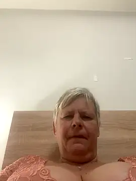 VyC7564 online show from 10/11/25, 10:52