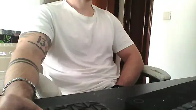 Snapshot of yourfantasy777 chatting on 04/11/26, 03:27 yourfantasy777 online show from 04/11/26, 03:27