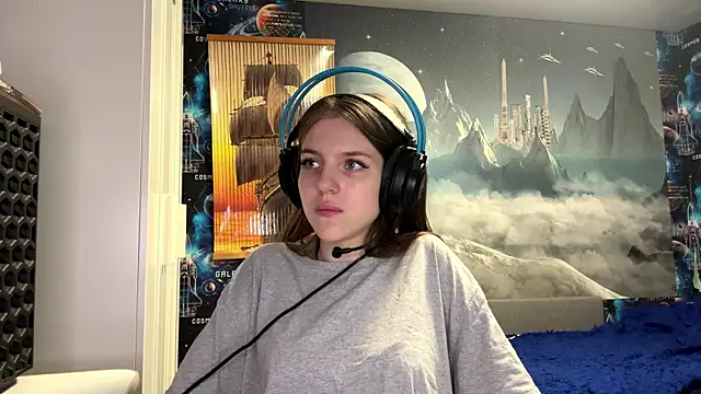 Elira Breeze online show from 11/11/25, 12:16