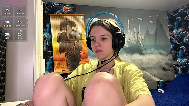 Elira Breeze online show from 12/15/25, 03:27