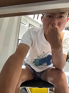 leeyoung  online show from 10/17/25, 03:42