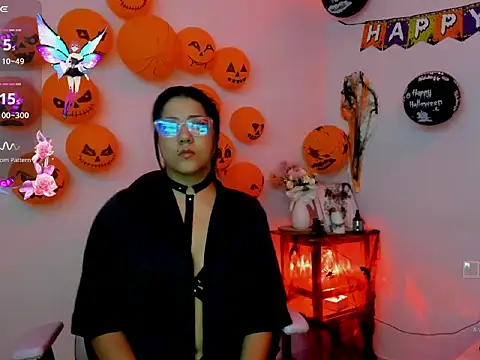 Mia Lujan online show from 10/28/25, 12:14